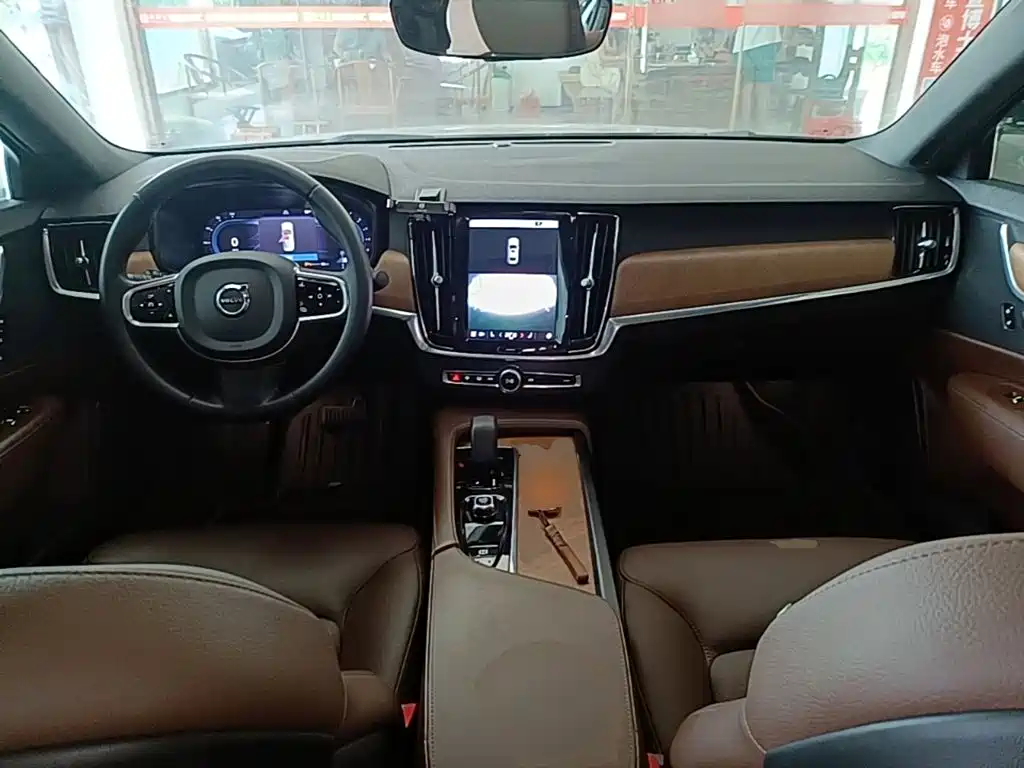 Фото 10 - Volvo S90