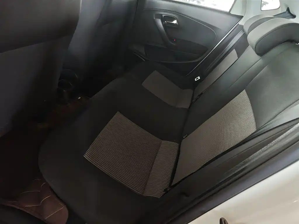 Volkswagen Polo 2016 1.4L Automatic Trend фото 17