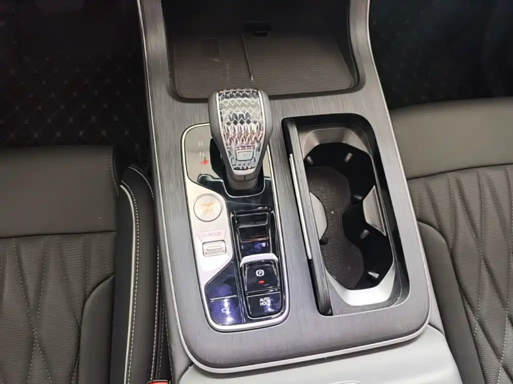 صورة 14 - GAC Trumpchi GS8