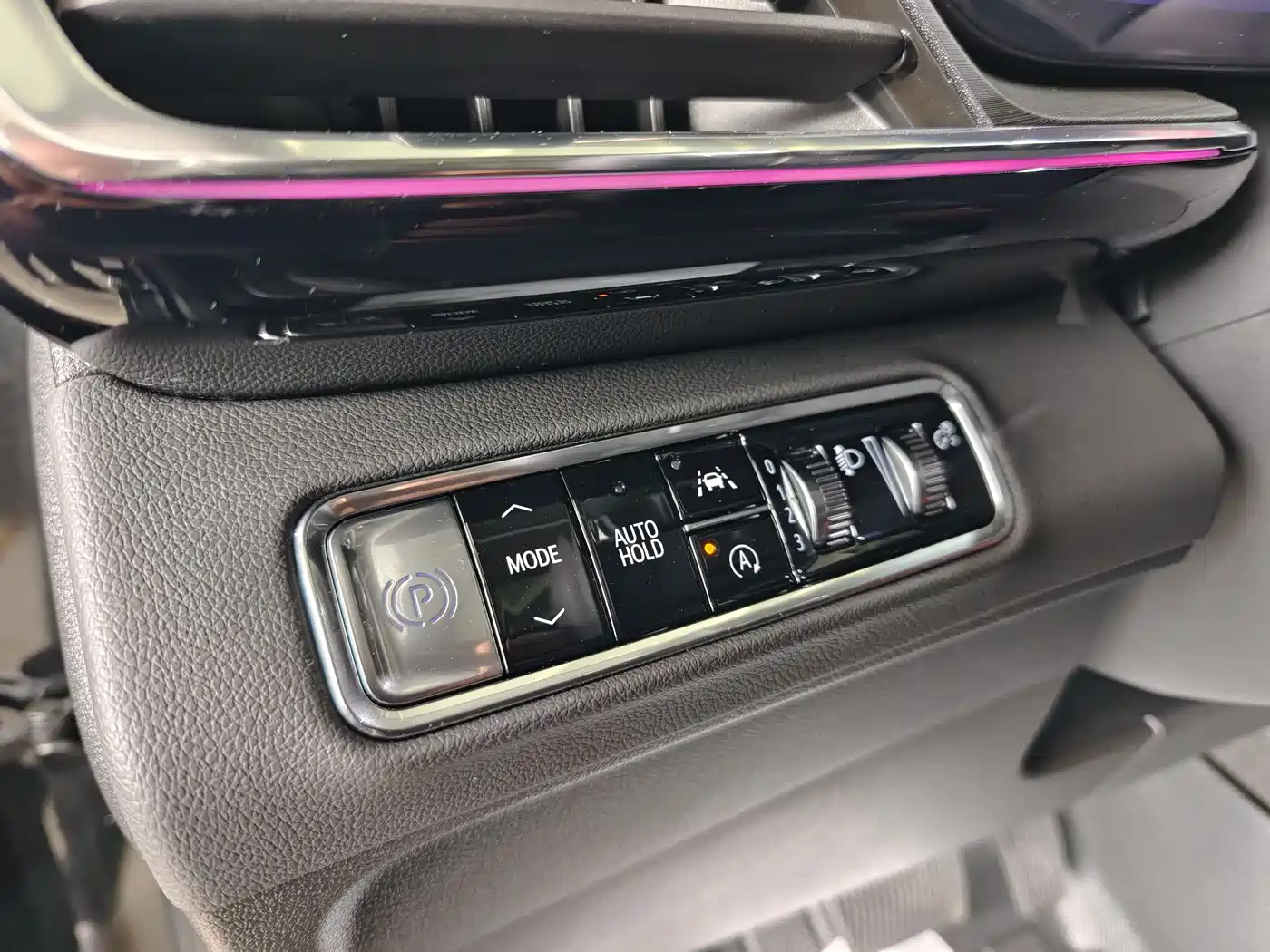 Buick Envision Plus 2025 Enclave Plus 28T 2WD Platinum Edition фото 11