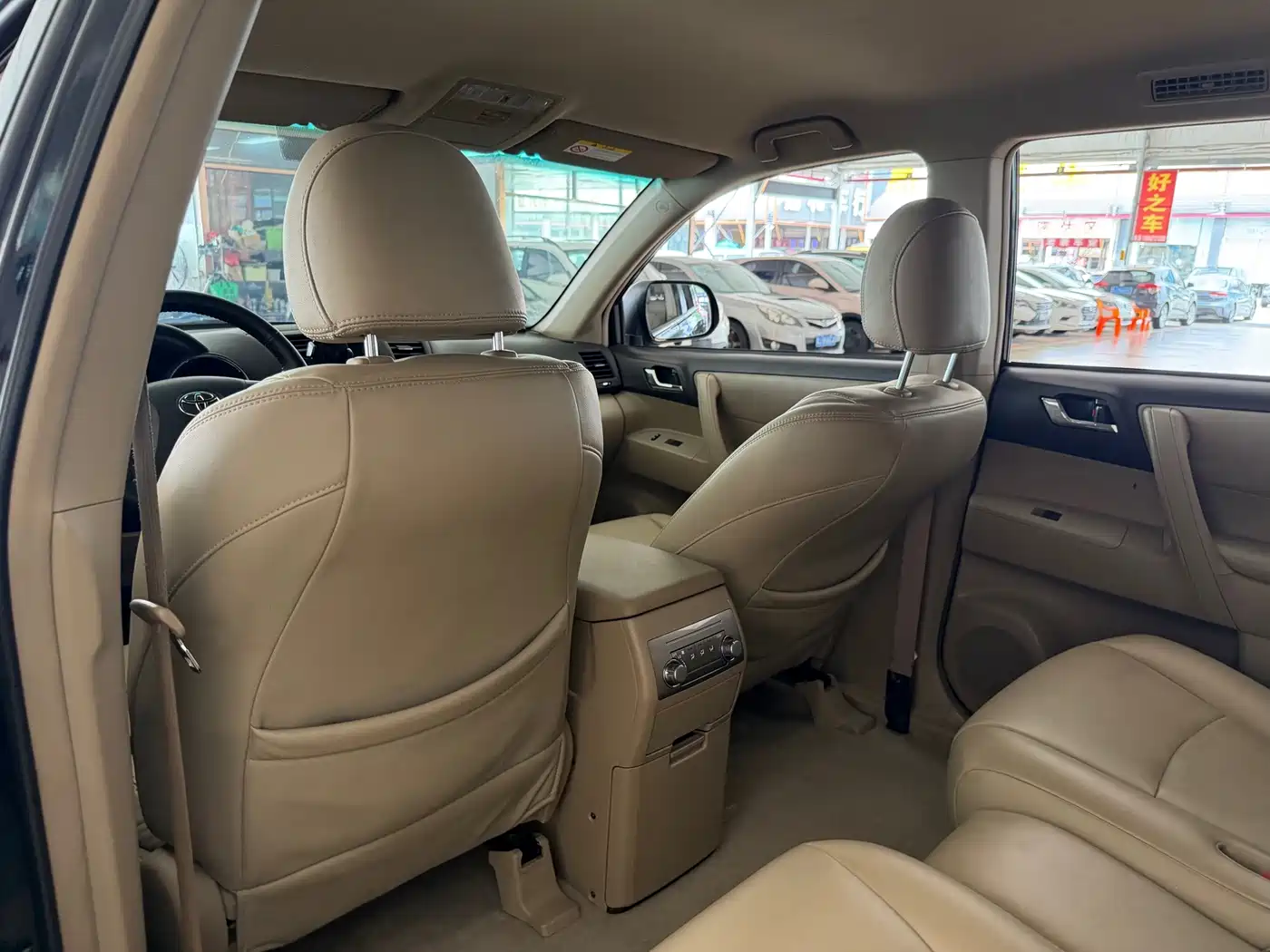 Фото 15 - Toyota Highlander