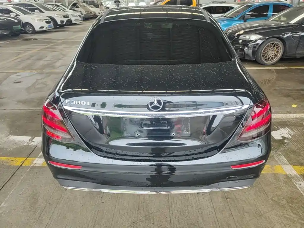 Фото 6 - Mercedes-Benz E-Class