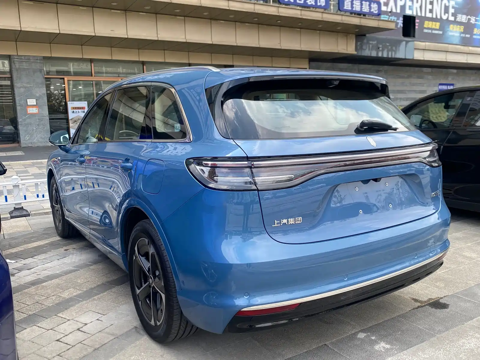 Photo 15 - Shangjie SUV