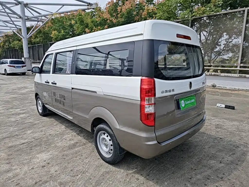 Jinbei New Hiace X30L 2022 2021 1.5L Business Central Air Conditioning Version Passenger Vehicle China VI SWC15M