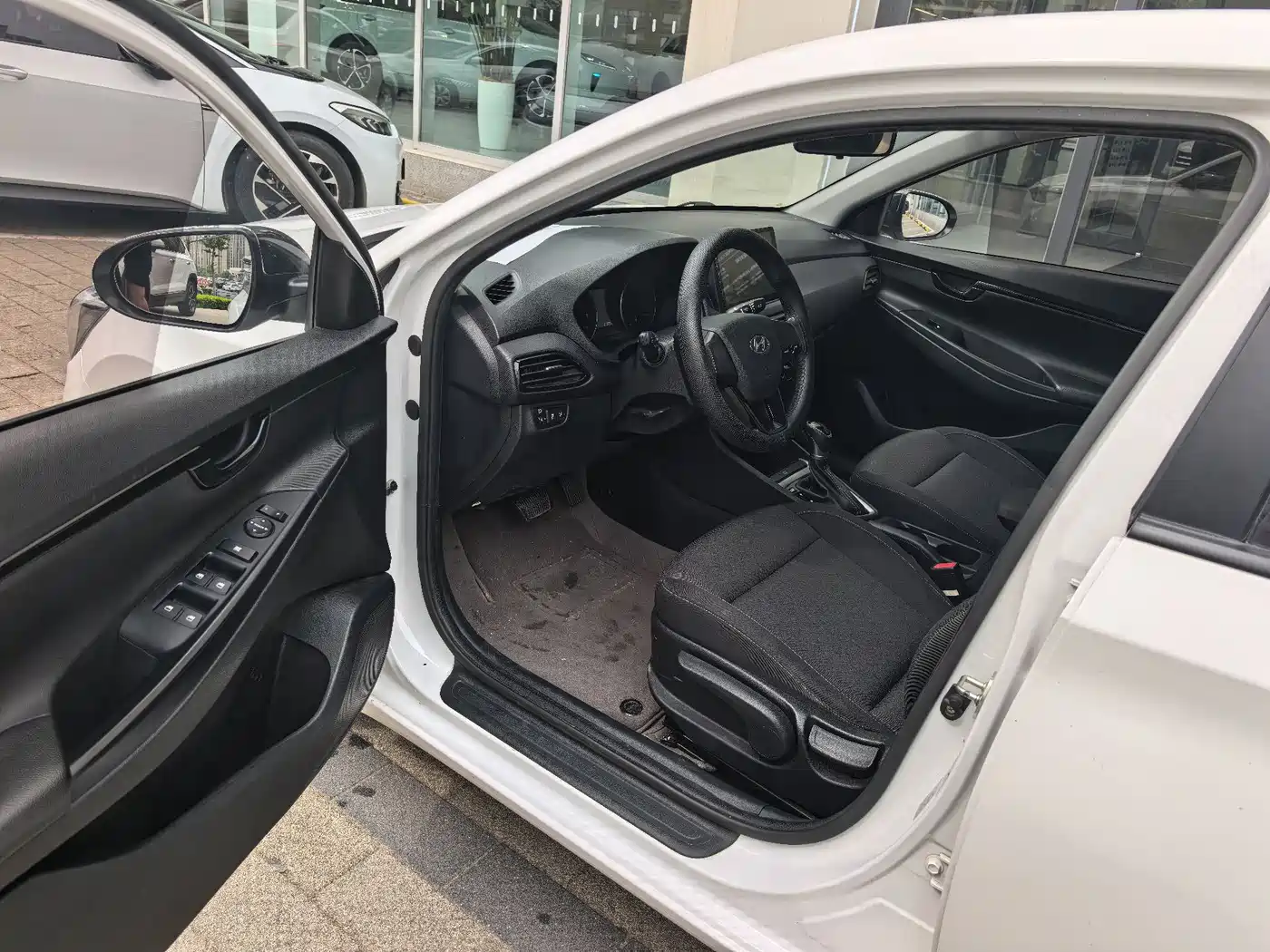 Hyundai Elantra 2018 1.6L Automatic Pleasing Edition GL China VI фото 4