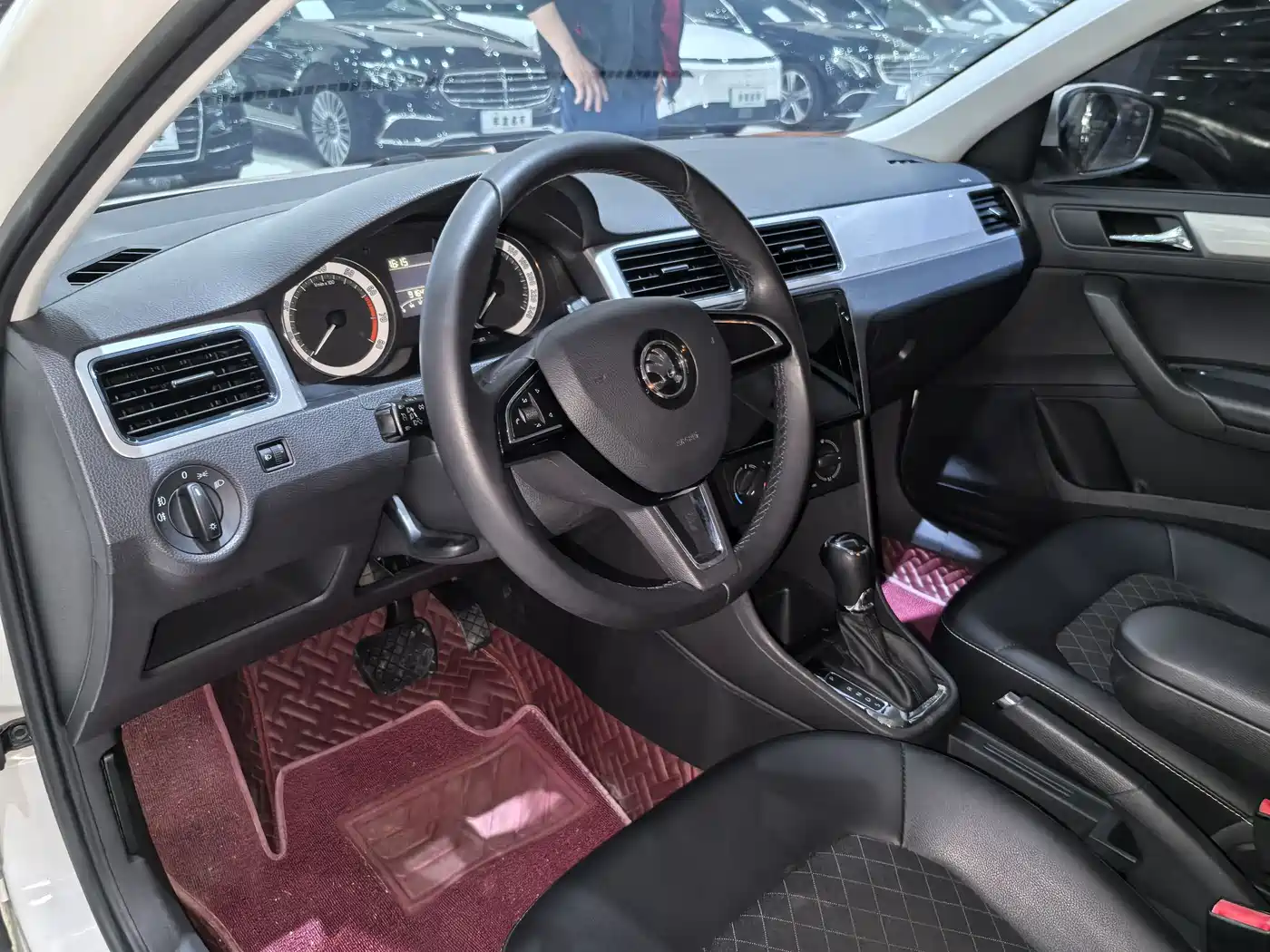 Škoda Rapid 2018 1.6L Automatic Comfort Edition фото 7