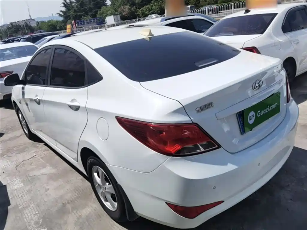 Hyundai Verna 2014 1.4L Manual Smart GLS фото 5