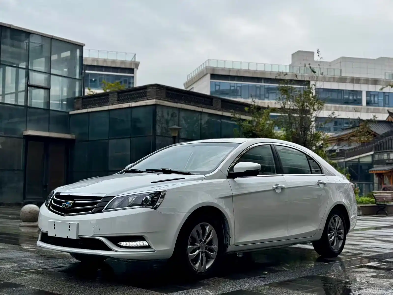 Photo 1 - Geely Emgrand