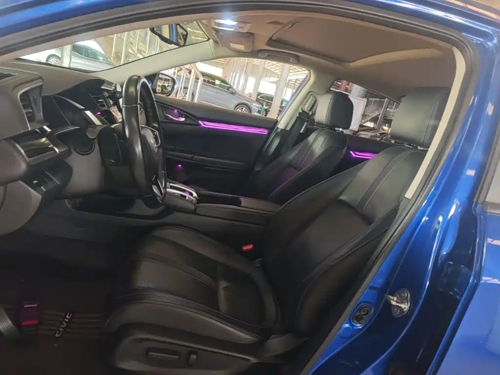 Photo 15 - Honda Civic