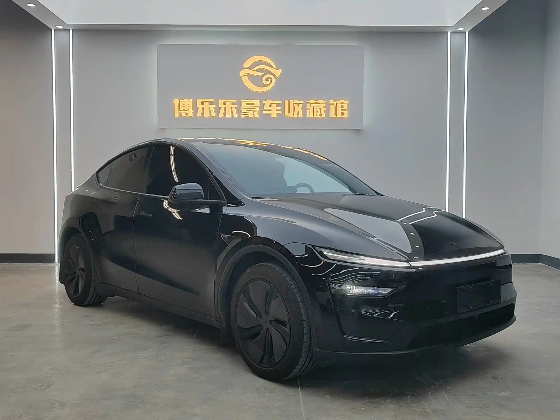 Фото 3 - Tesla Model Y