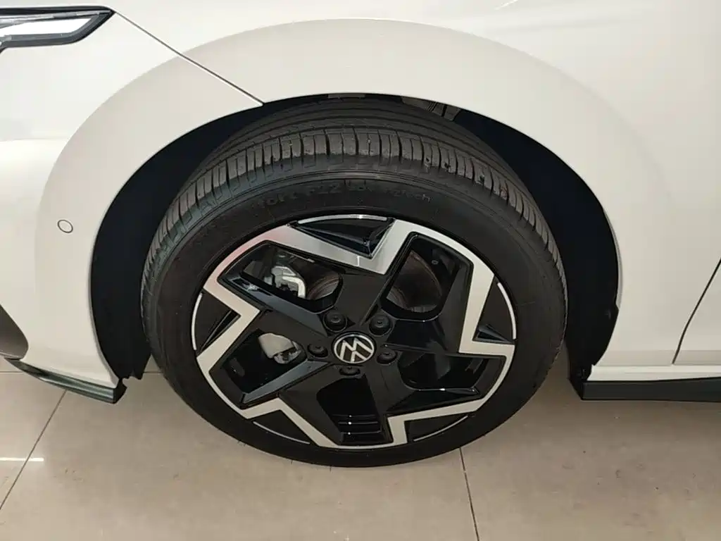 Volkswagen Golf 2025 2025 300TSI R-Line