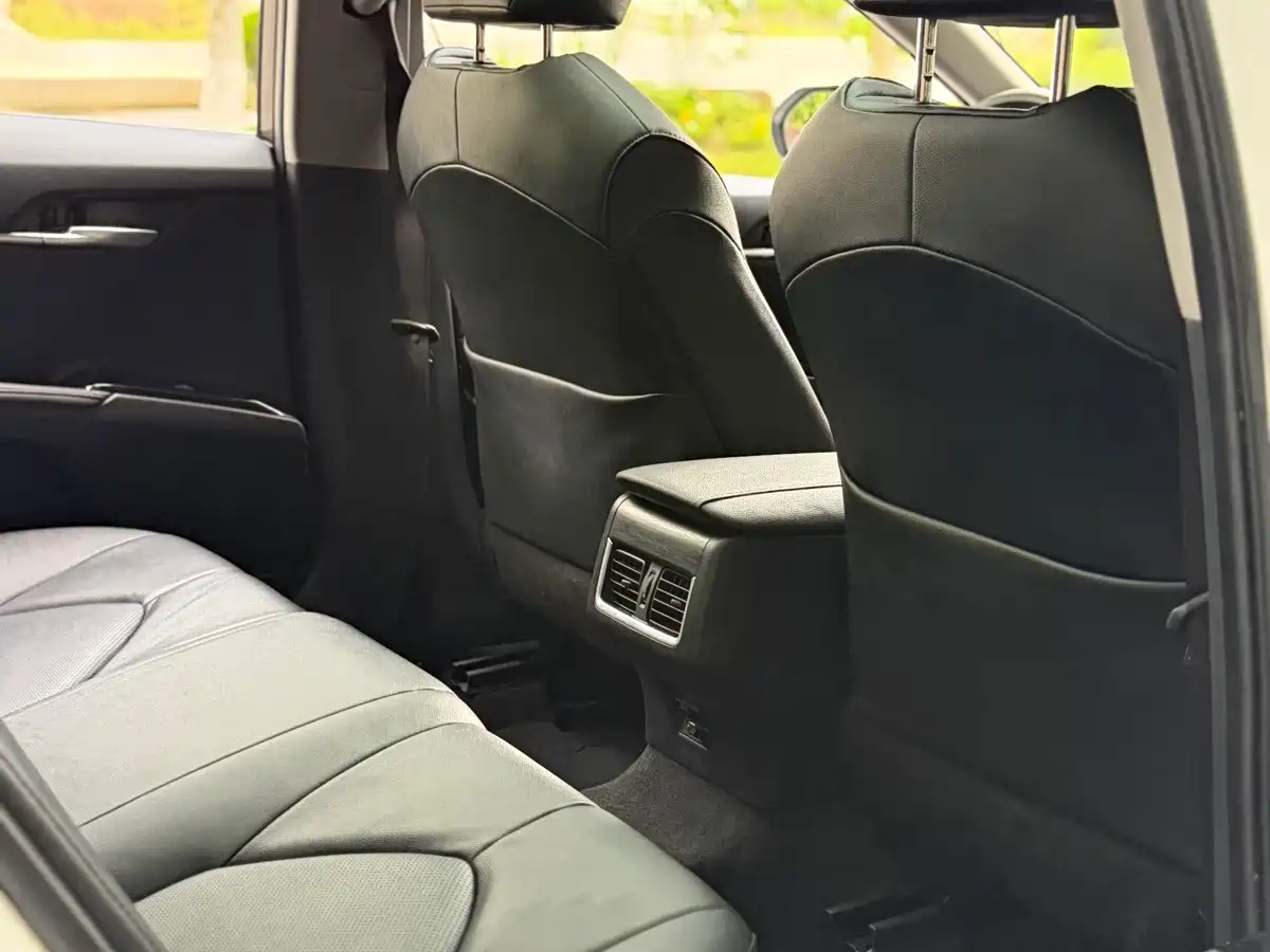 Toyota Camry 2023 2.5G Luxury Edition фото 16