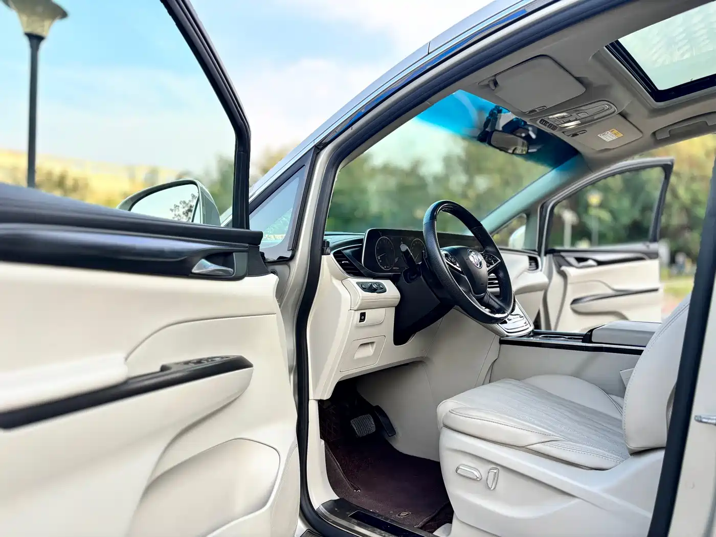 Photo 8 - Buick GL8