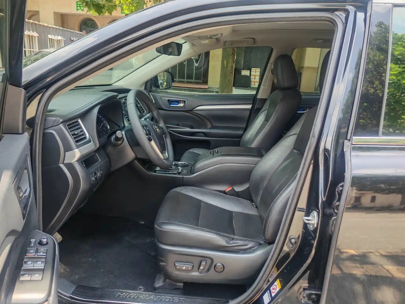 Фото 11 - Toyota Highlander