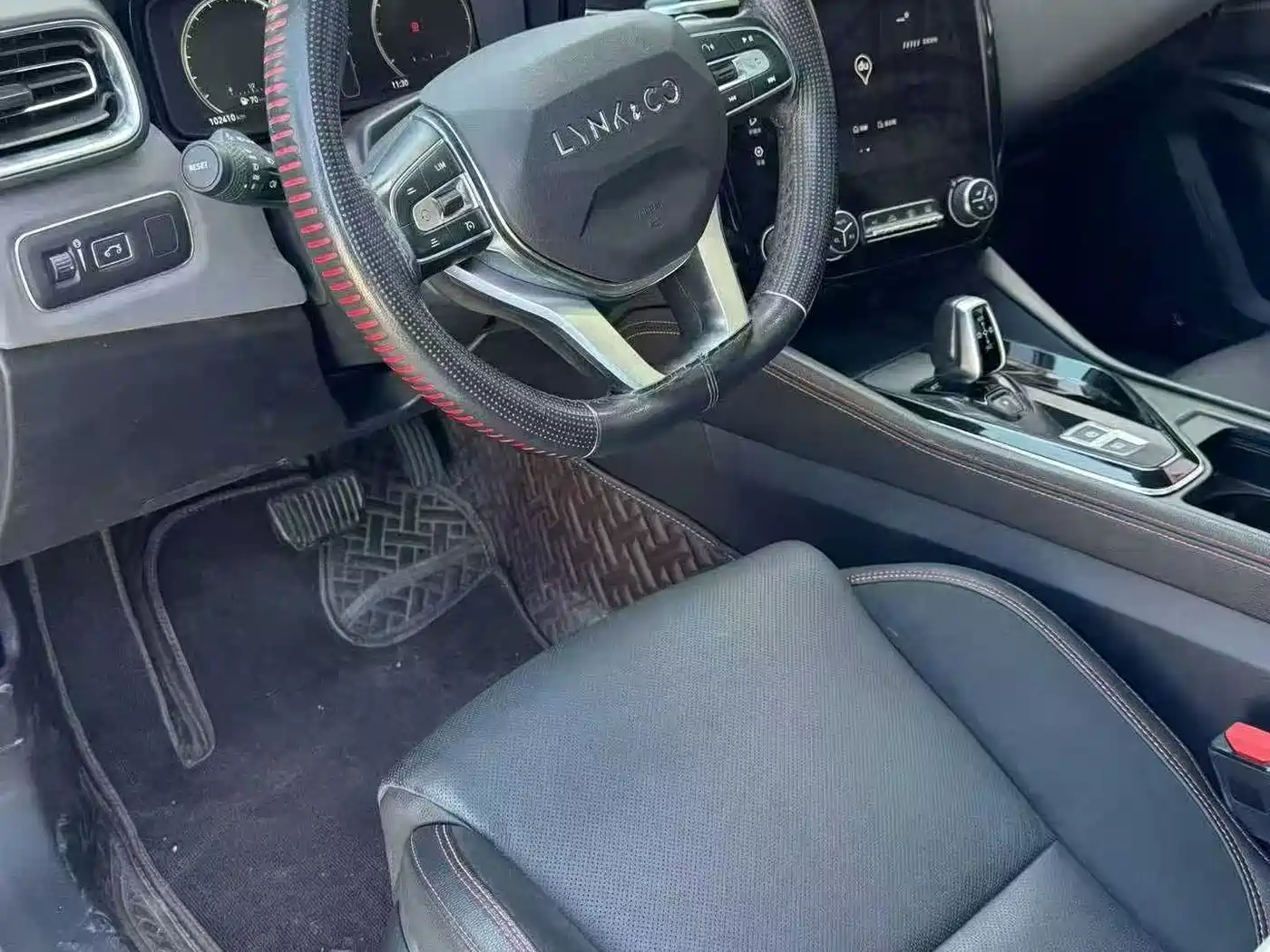 Lynk & Co 02 2018 Model 1.5T DCT 2WD Yao Pro Edition China V фото 4
