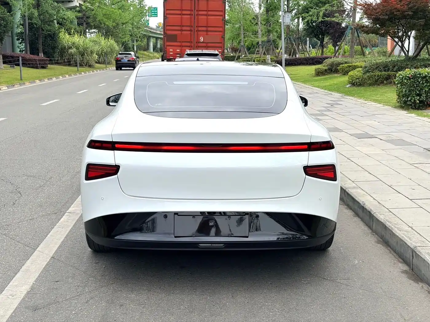 Фото 8 - XPeng P7