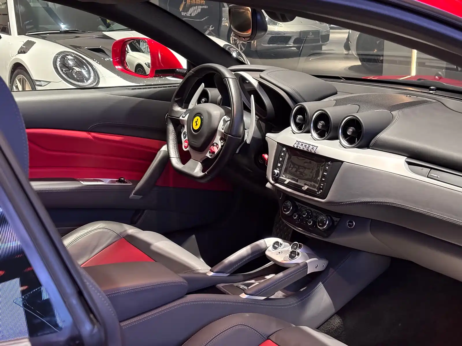 Фото 11 - Ferrari FF