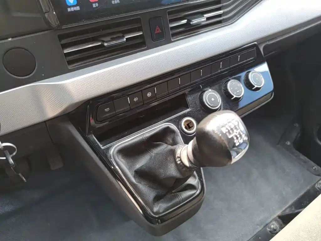 Dongfeng Yufeng Yufeng 2023 2023 V9+ 2.0T Manual FWD Multi-purpose Medium Wheelbase Medium Roof 7/8/9 Seater