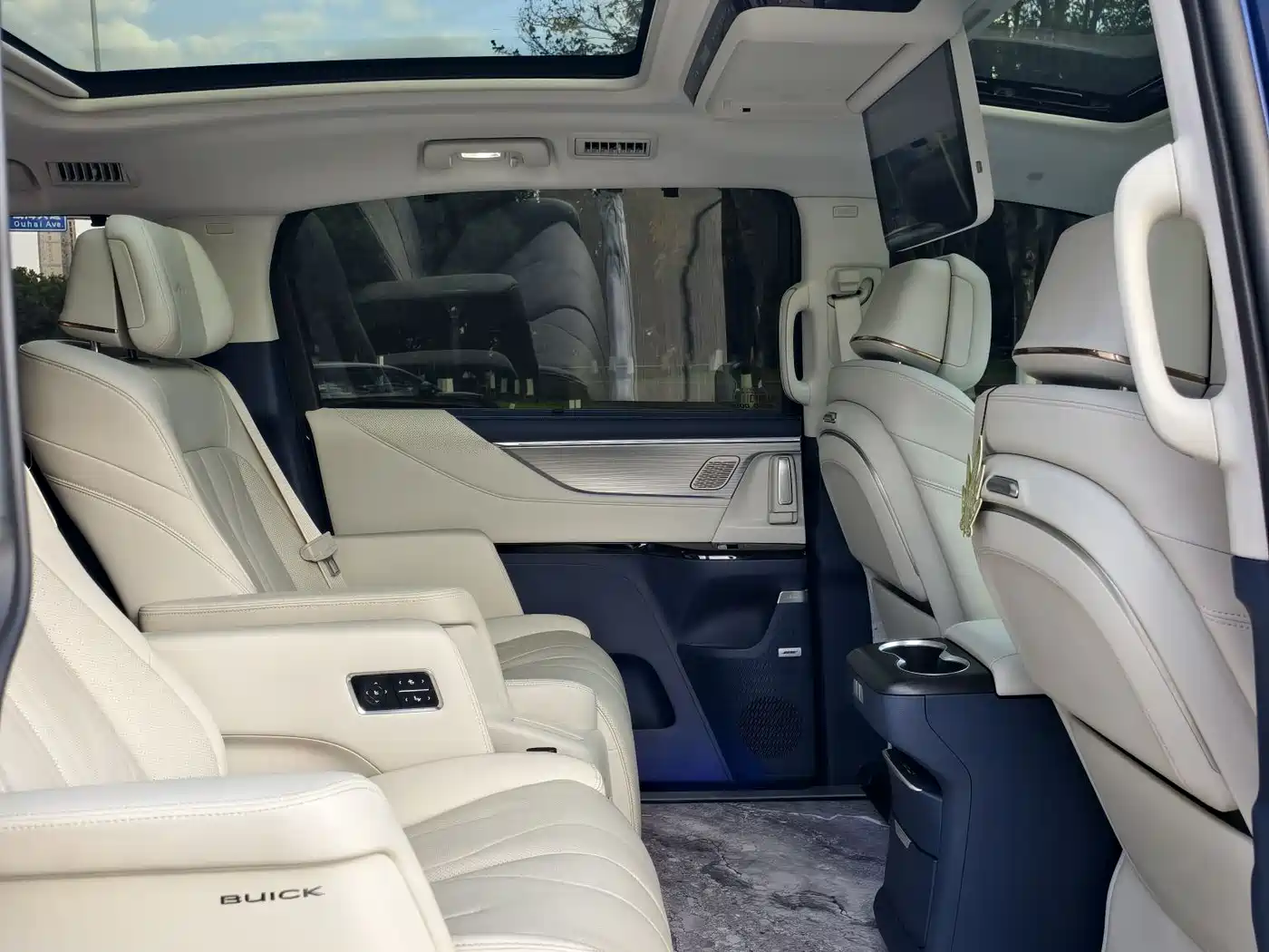 BUICK GL8 NEW ENERGY