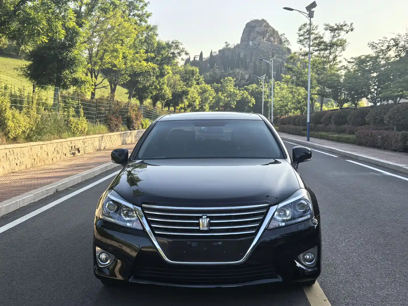 Toyota Crown 2012 2.5L Royal Leather Edition фото 2