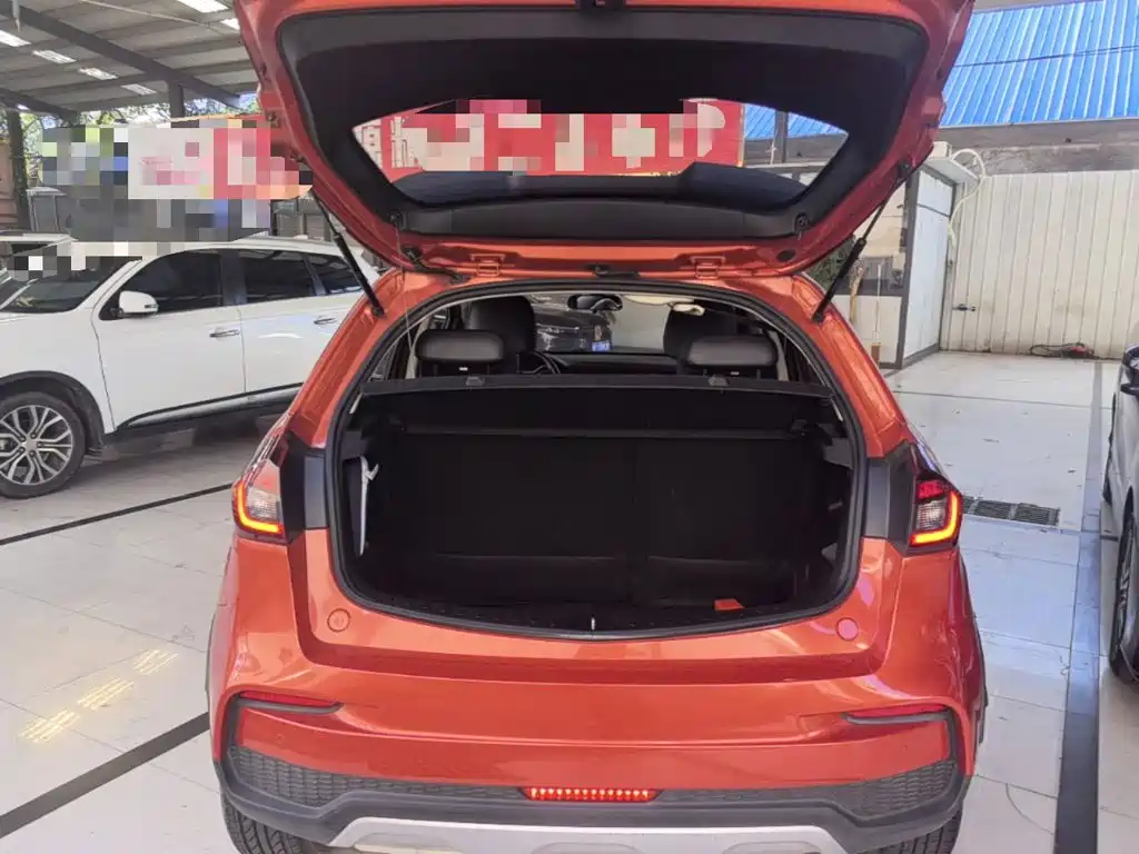 Фото 19 - Geely Vision X3