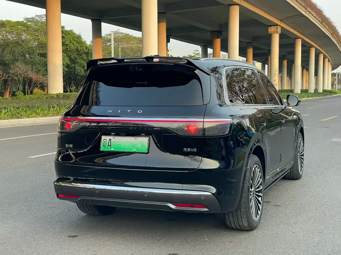 AITO Wenjie AITO M8 2025 Model Extended Range Max+ Edition 53.4kWh 6-Seater фото 22