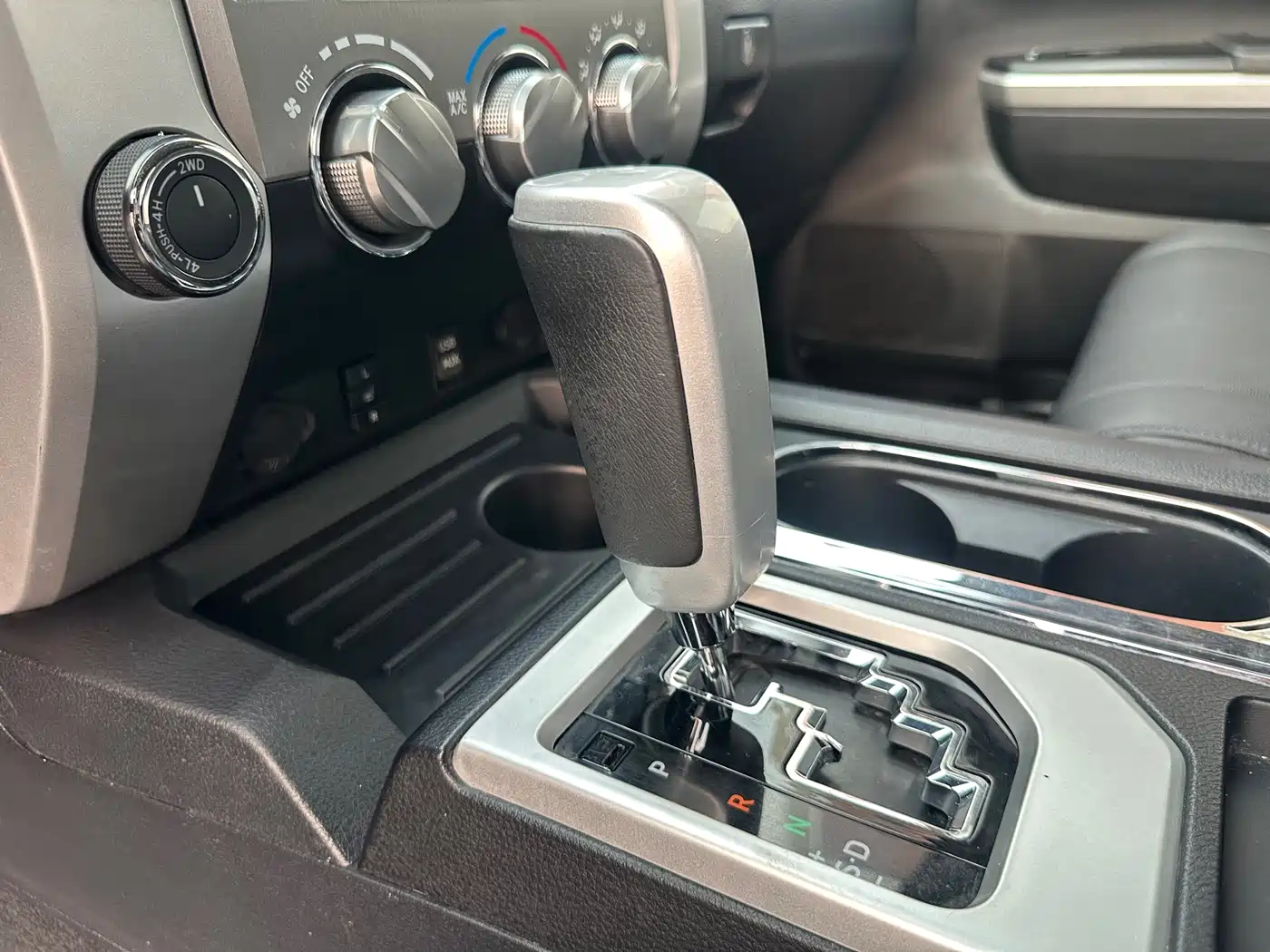 Toyota Tundra 2014 5.7L TRD Pro фото 12