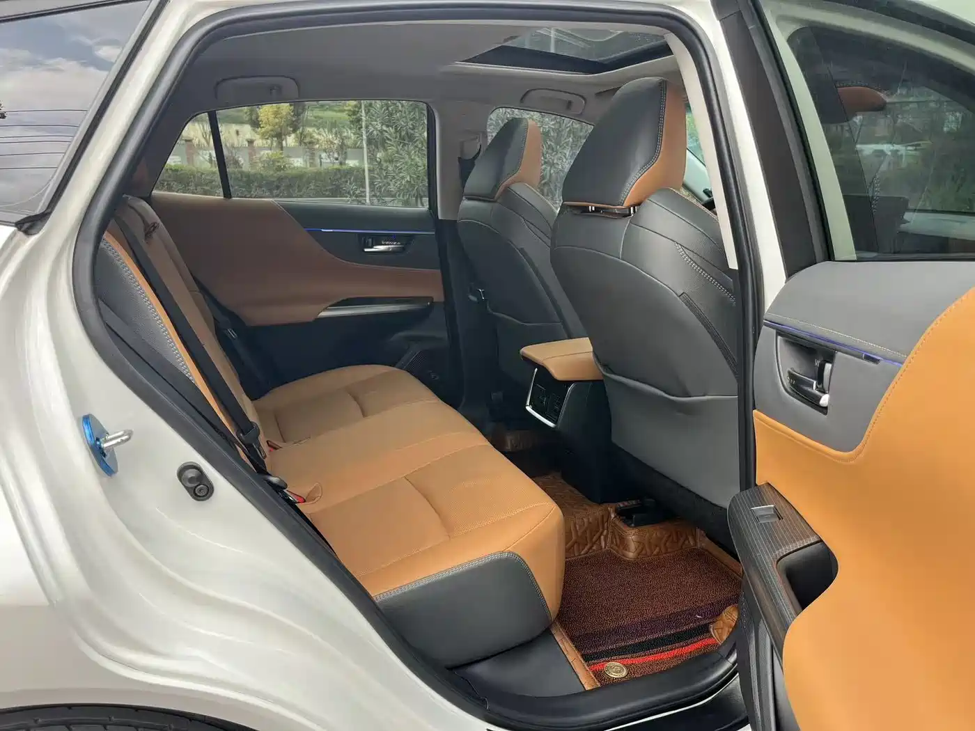 Toyota Venza 2022 2.0L CVT 2WD Premium фото 9