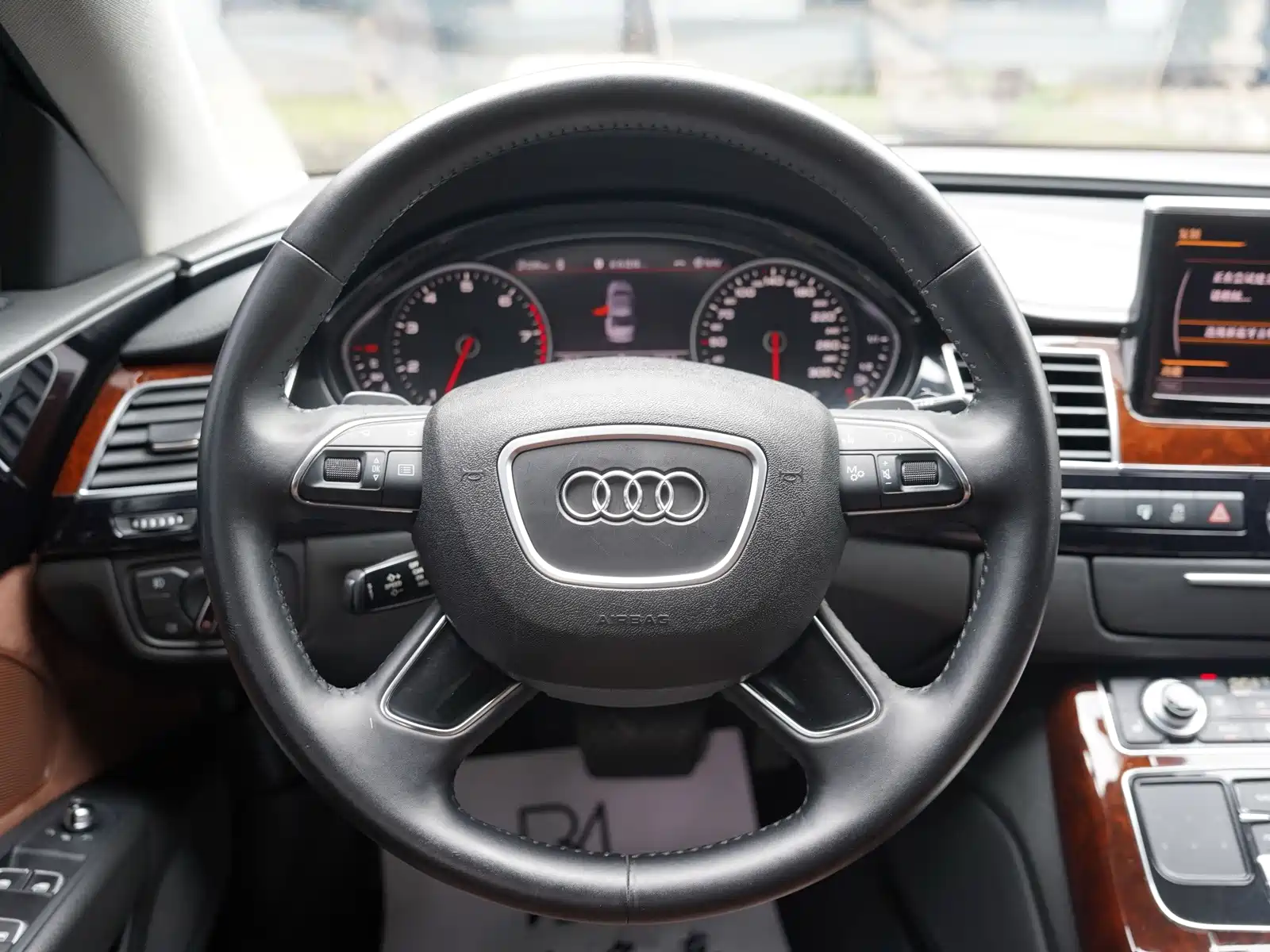 Фото 18 - Audi A8