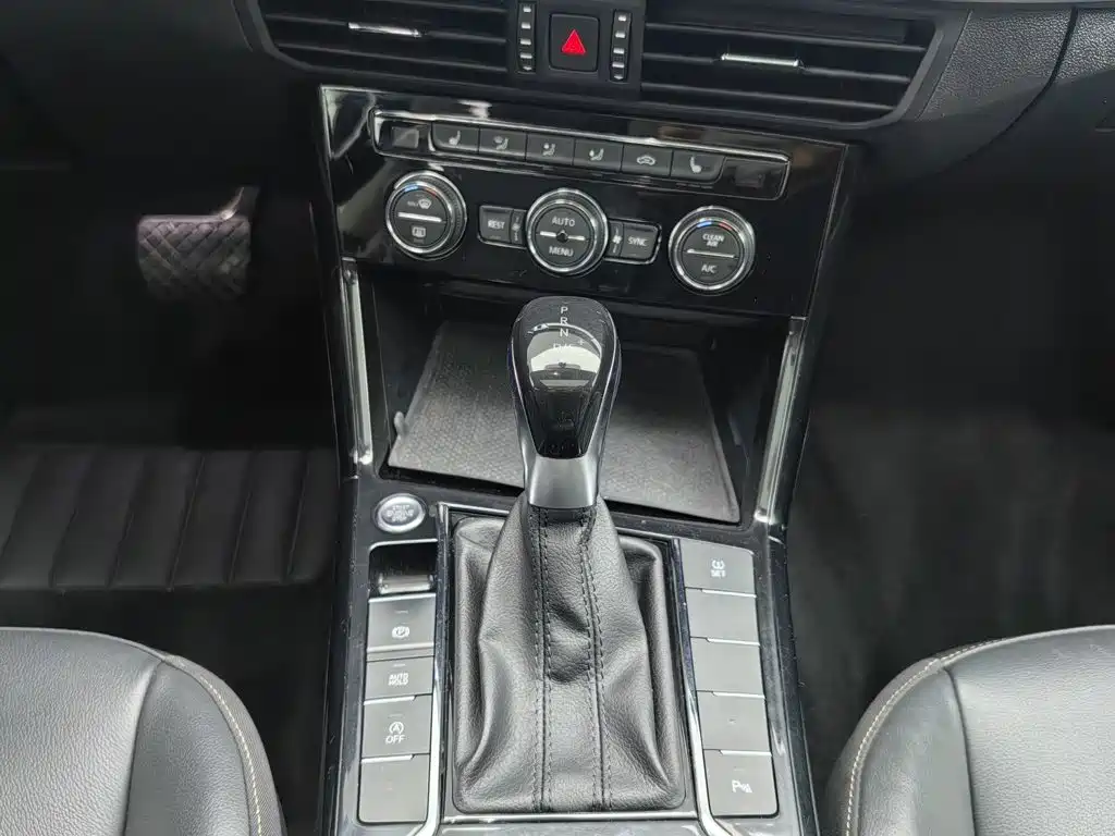 Фото 13 - Volkswagen Passat