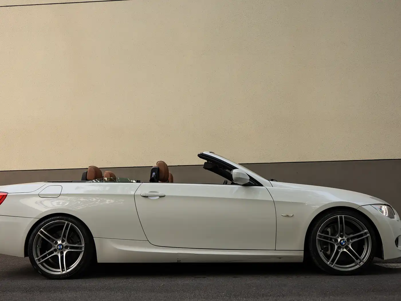 BMW 3 Series (Import) 2011 335i Convertible Coupe фото 2