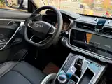 Photo 17 - Geely Atlas