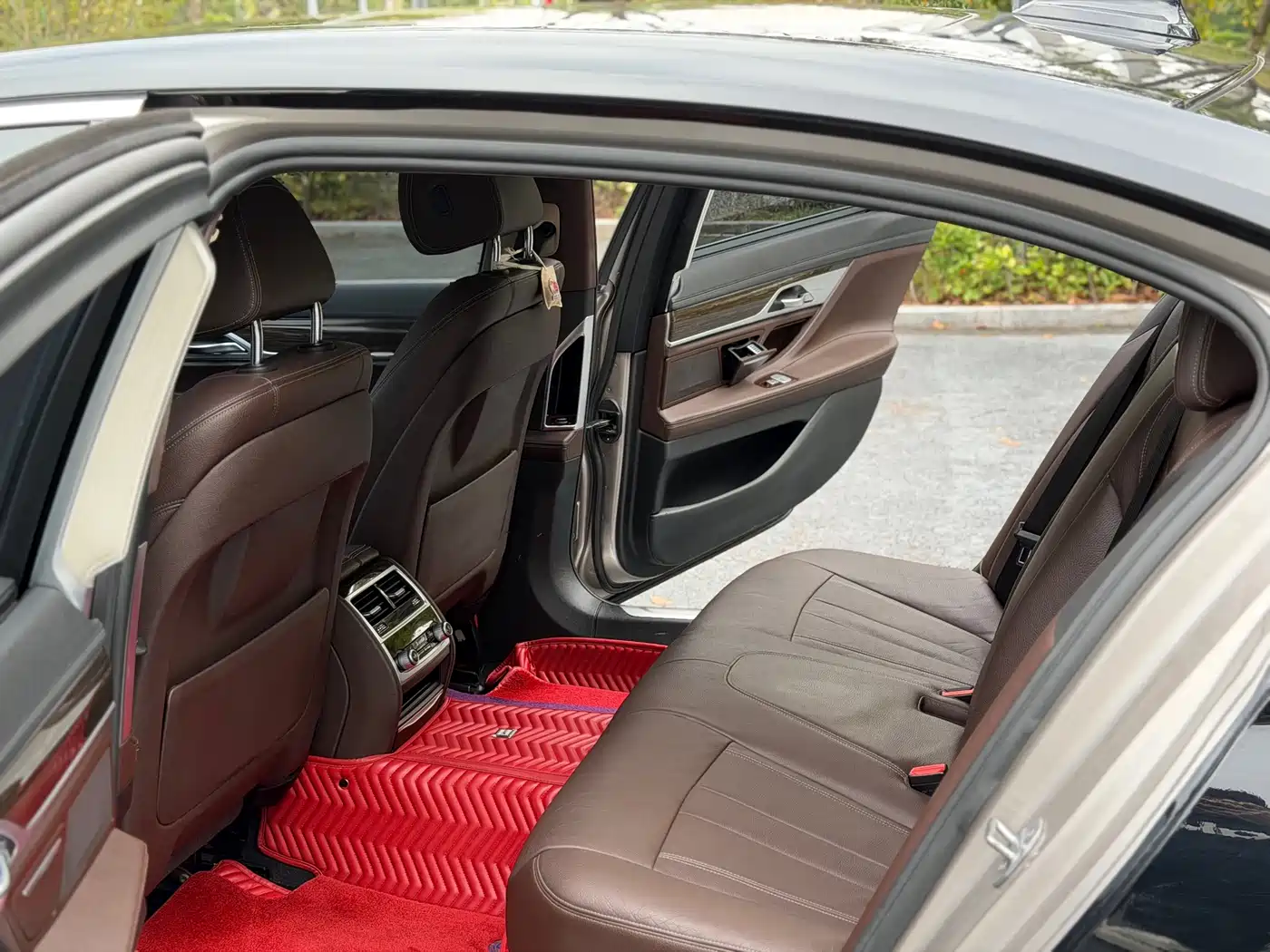 BMW 7 Series 2016 730Li Leading фото 9