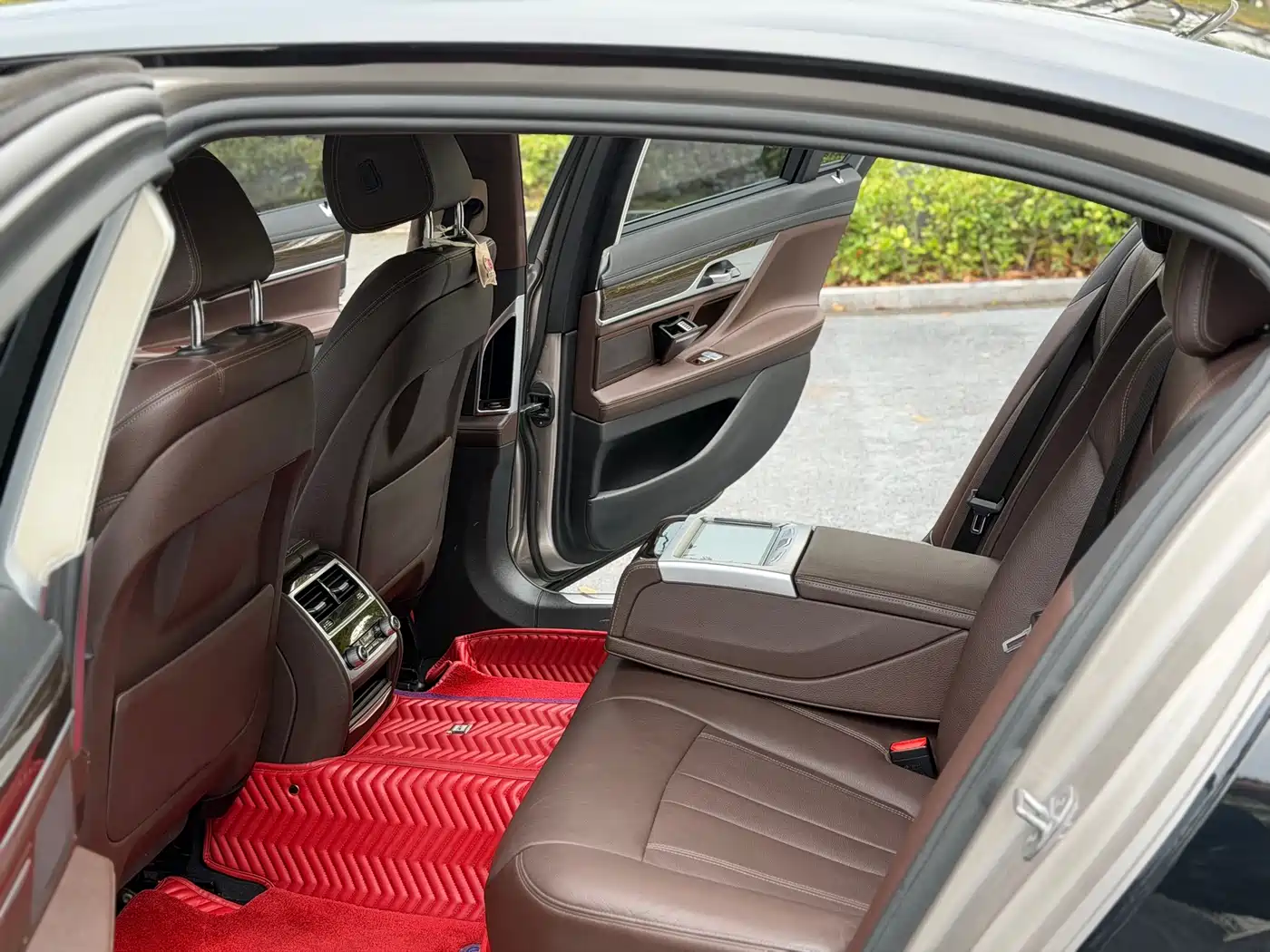 BMW 7 Series 2016 730Li Leading фото 11