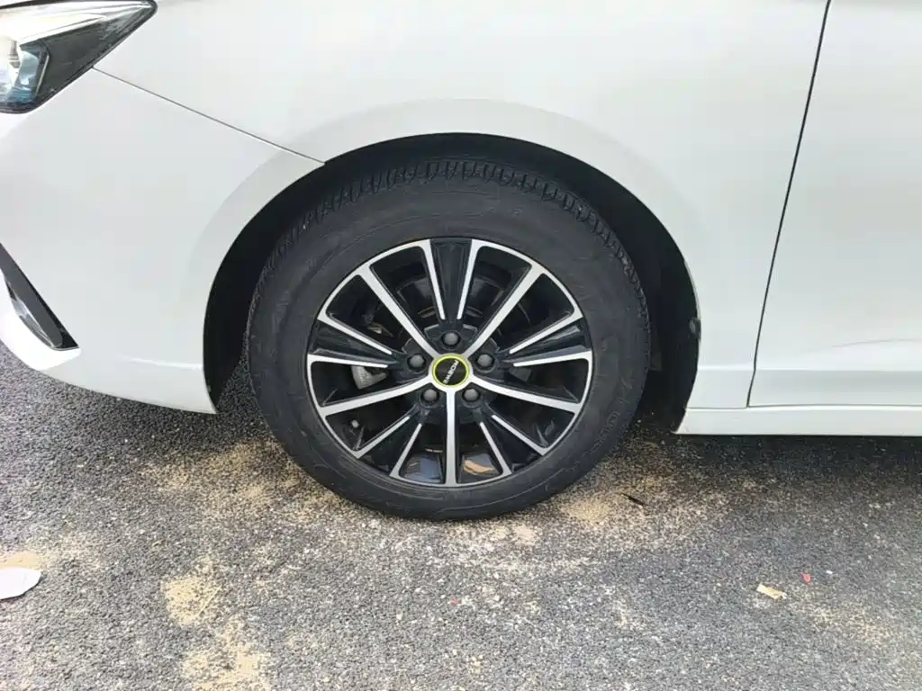 Фото 23 - Roewe i5