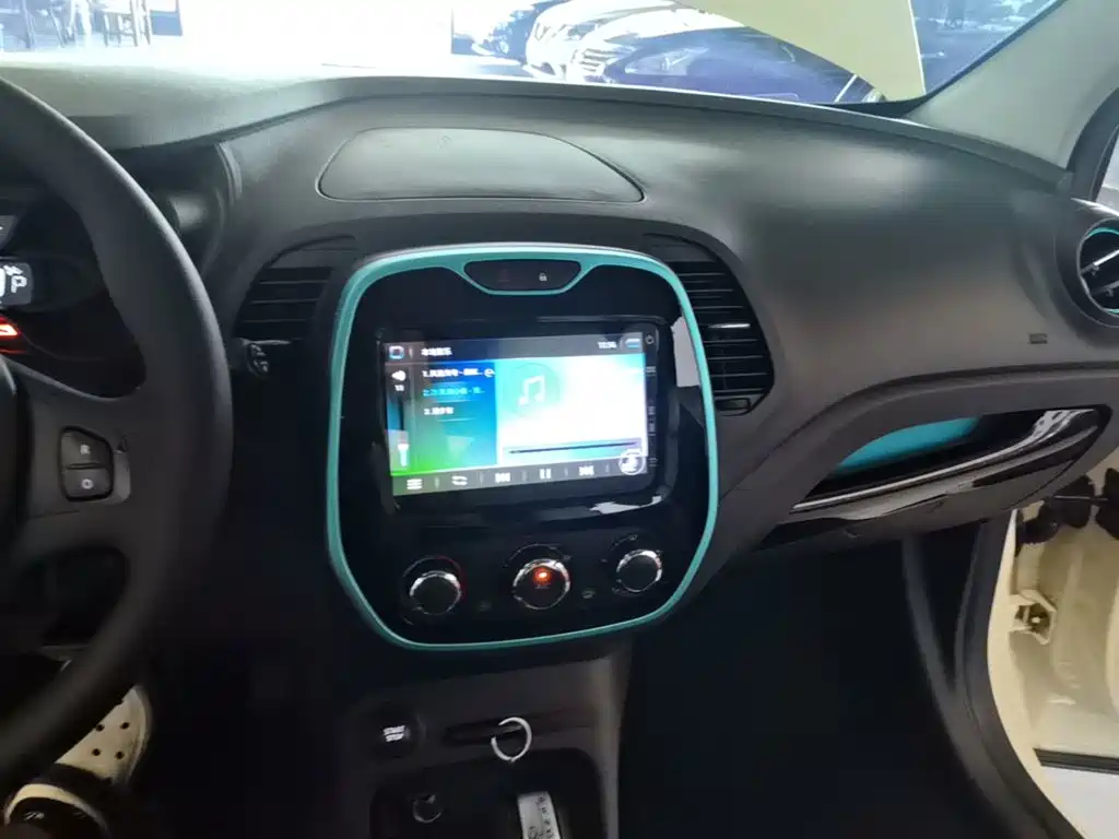 Renault Captur 2018 2015 Model 1.2T Automatic Standard Edition