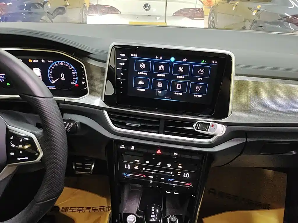 Volkswagen T-Roc, миниатюра 13