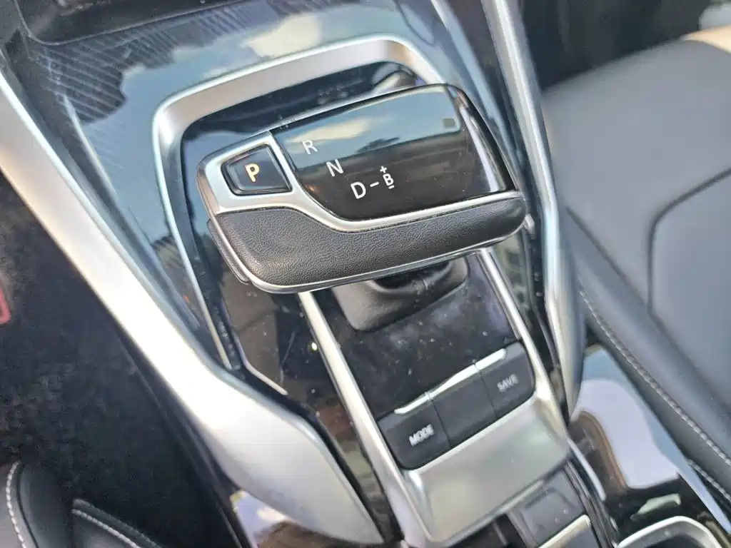 Maxus EUNIQ 5 2022 2020 1.3T PLUG IN Elite Edition