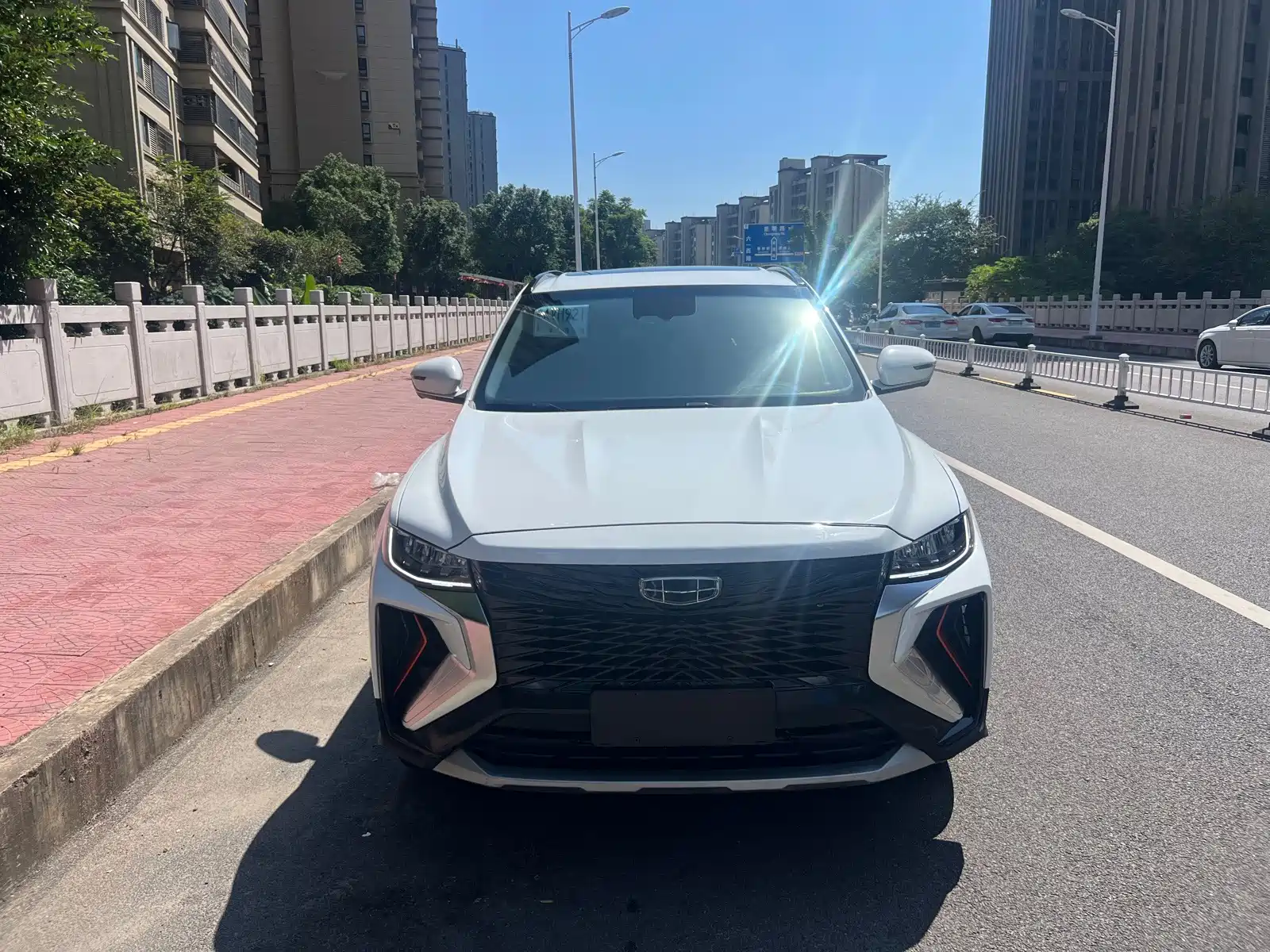 Фото 2 - Geely Atlas