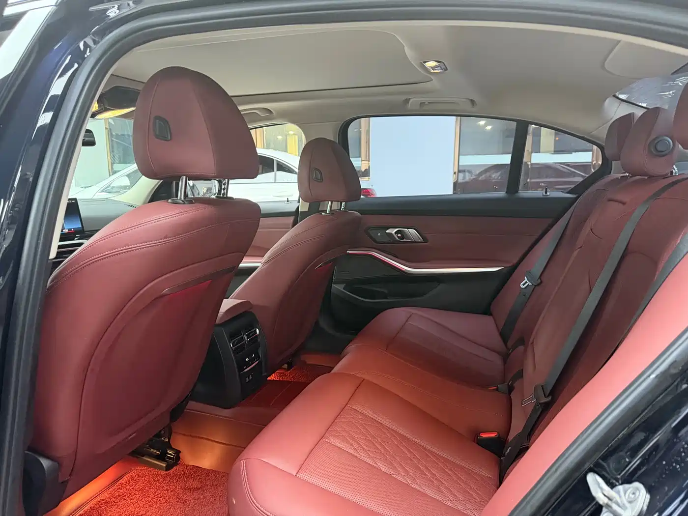 BMW 3 Series 2024 325Li M Sport Shadowline Package фото 5
