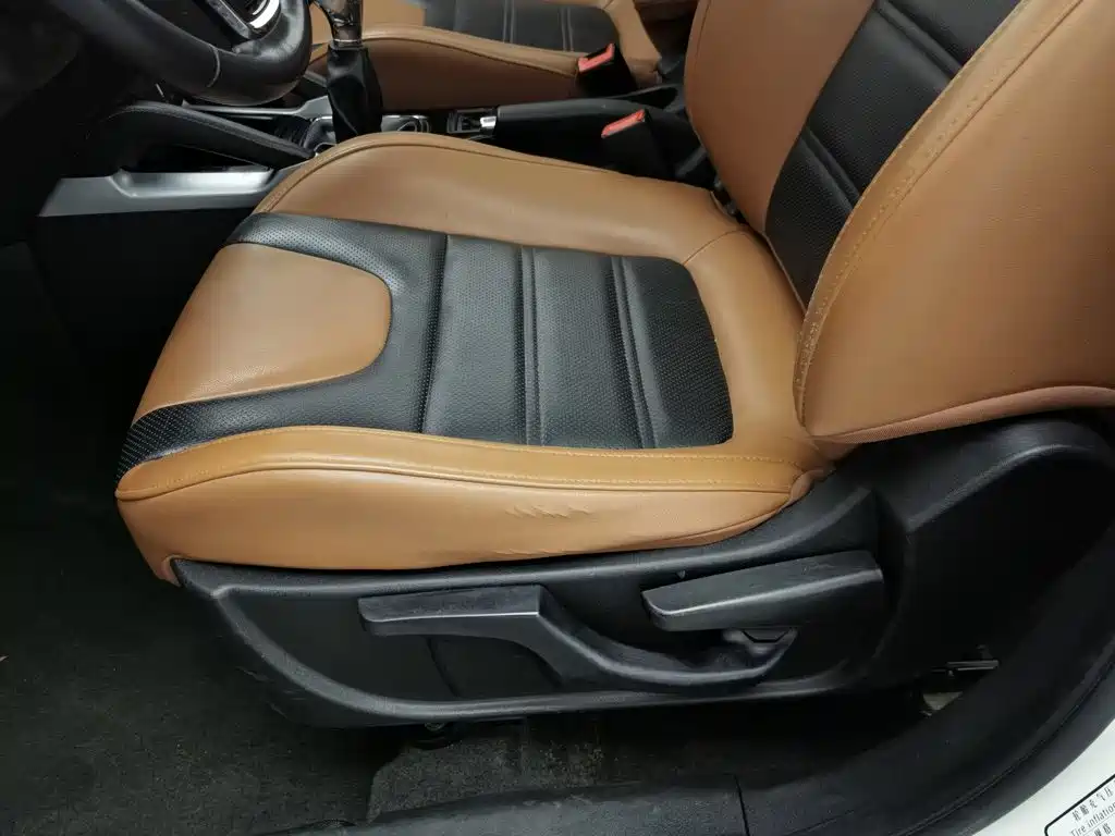 Фото 20 - BAIC Senova X35