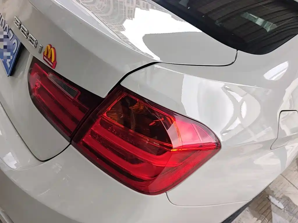 Photo 8 - BMW 3 Series