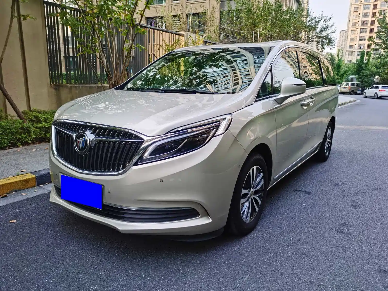 Фото 1 - Buick GL8