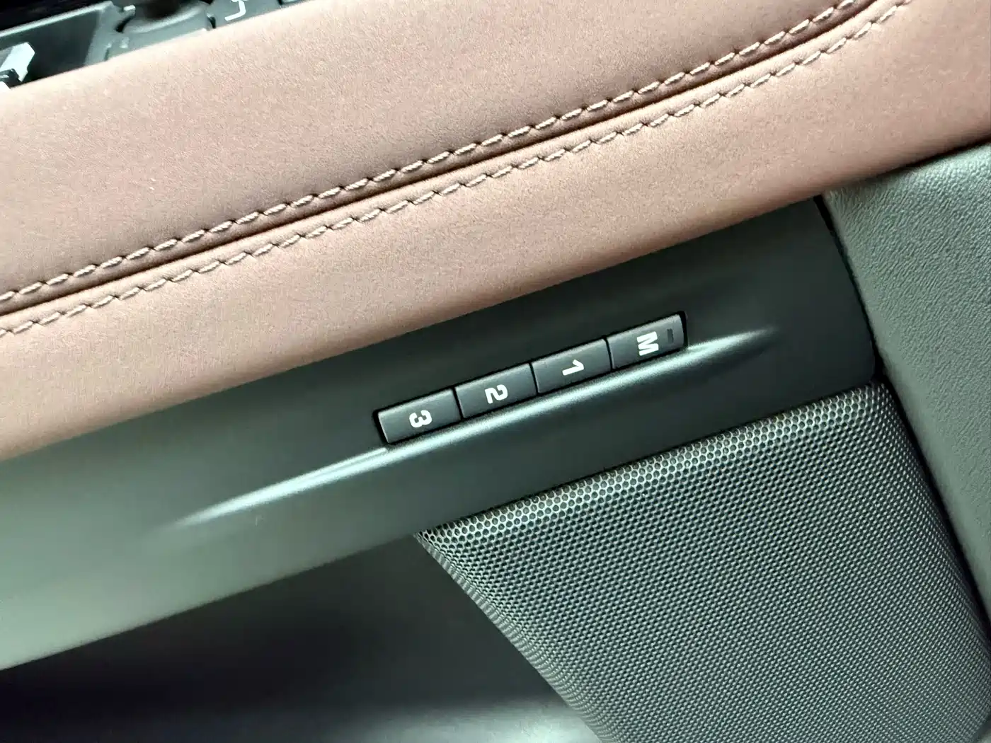 Land Rover Range Rover Evoque 2025 2024 Range Rover Evoque L 249PS Light Master Edition
