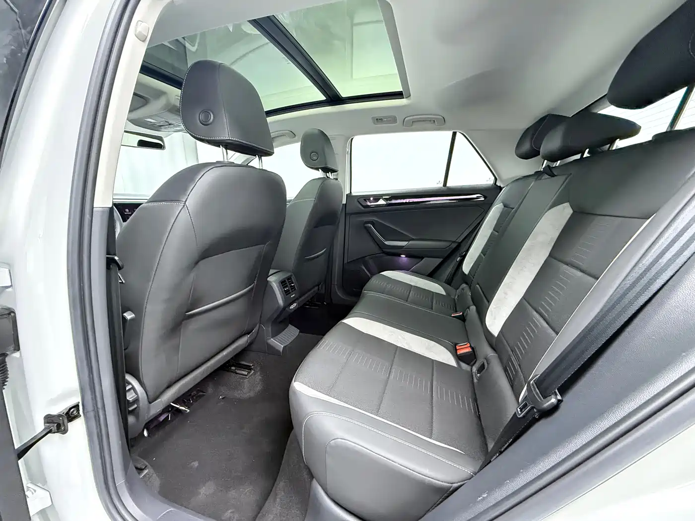 Volkswagen T-ROC 2021 Facelift 280TSI DSG 2WD Comfort Smart Connect Edition фото 8