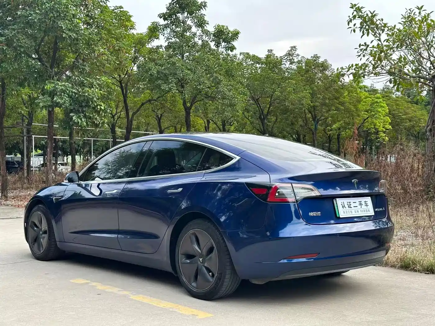 TESLA MODEL 3