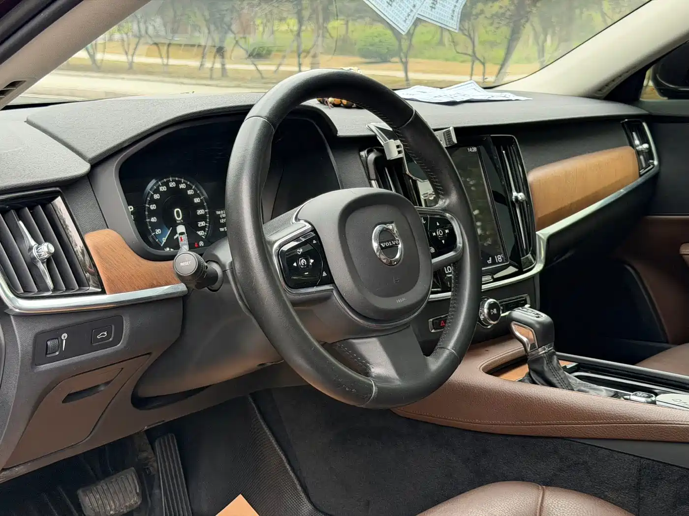 صورة 12 - Volvo S90