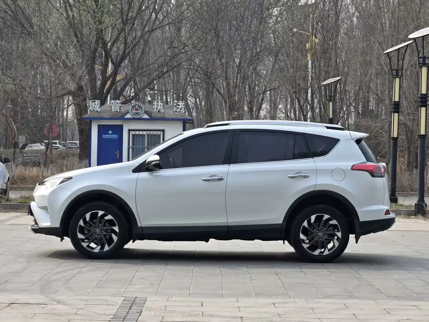 Toyota RAV4 Rongfang 2016 2.5L Automatic 4WD Elite фото 3