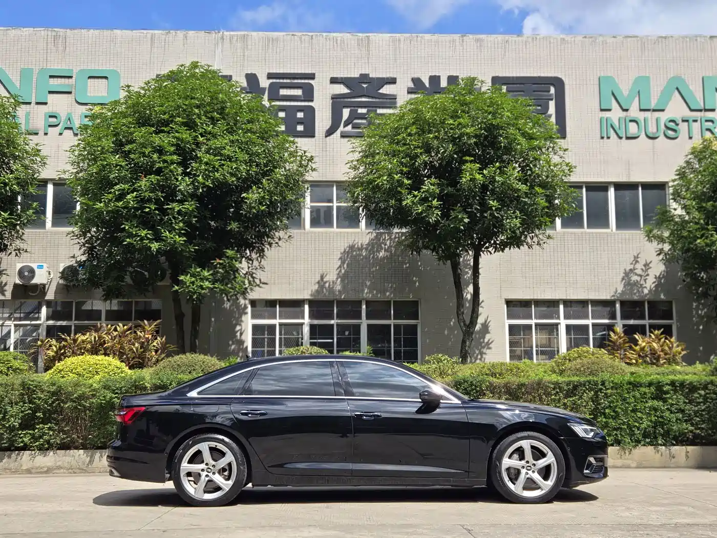 Photo 7 - Audi A6L