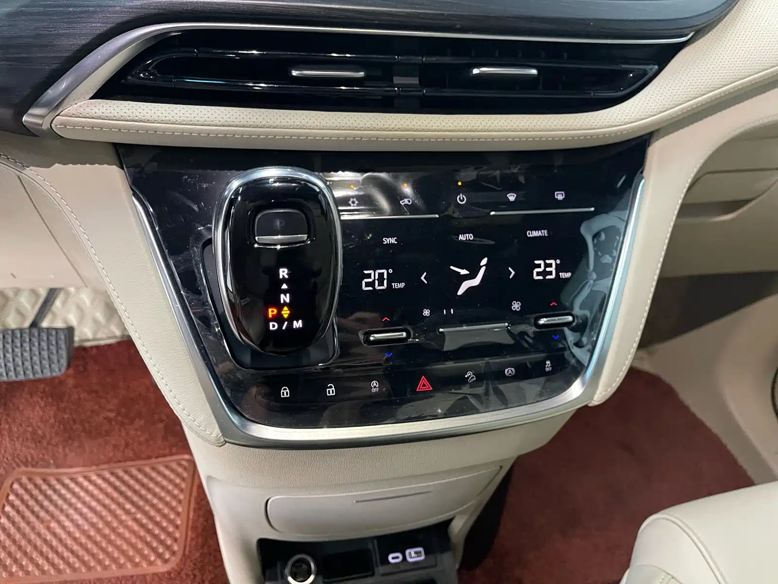 Photo 13 - Buick GL8